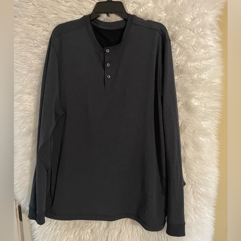 Vuori Mens Austin Crew Neck Long Sleeve Henley Shirt
Size XXL; Style V175